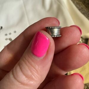 Pandora B Clip